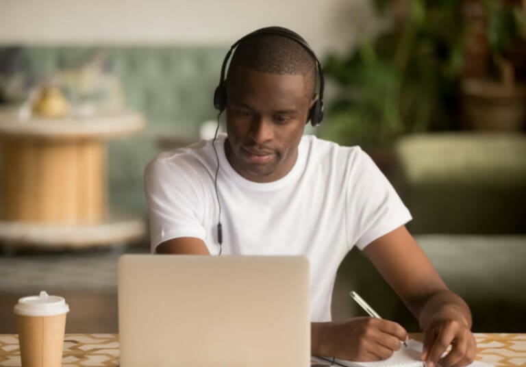 differences-between-webinar-vs-podcast-e-learning